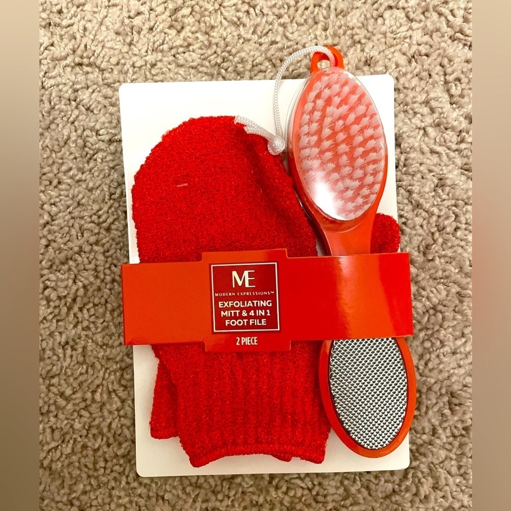 Modern expressions Essentials Exfoliating Mitt & 4-in-1 Foot File - Red - NWT